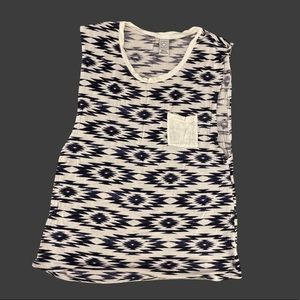 Geometric design tank top. Loose fit.